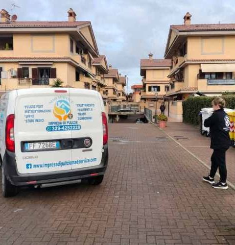 furgone MAD SERVICE Nettuno