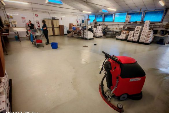 mad serviche macchinario per pulizia professionale