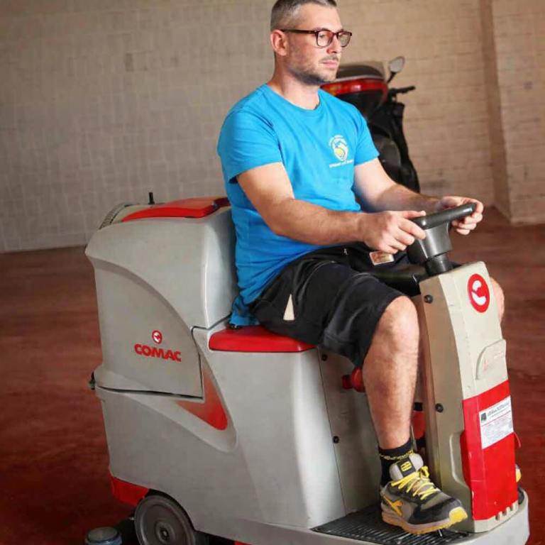 spazzatrice MAD SERVICE impresa di pulizie industriali